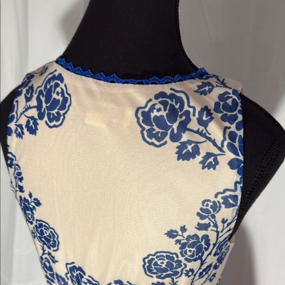 A Calin by Flying Tomato Elegant Cream and Blue Floral Maxi Dress. Size Small - Picture 7 of 9